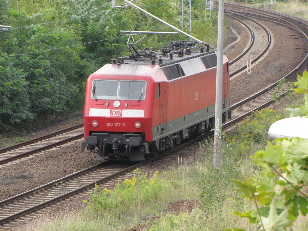 BR 120 auf dem Weg zum Berliner Hbf. am 08.9.2010 fotographiert von der Br�cke Eldenaer Strasse/ Frankfurter Allee