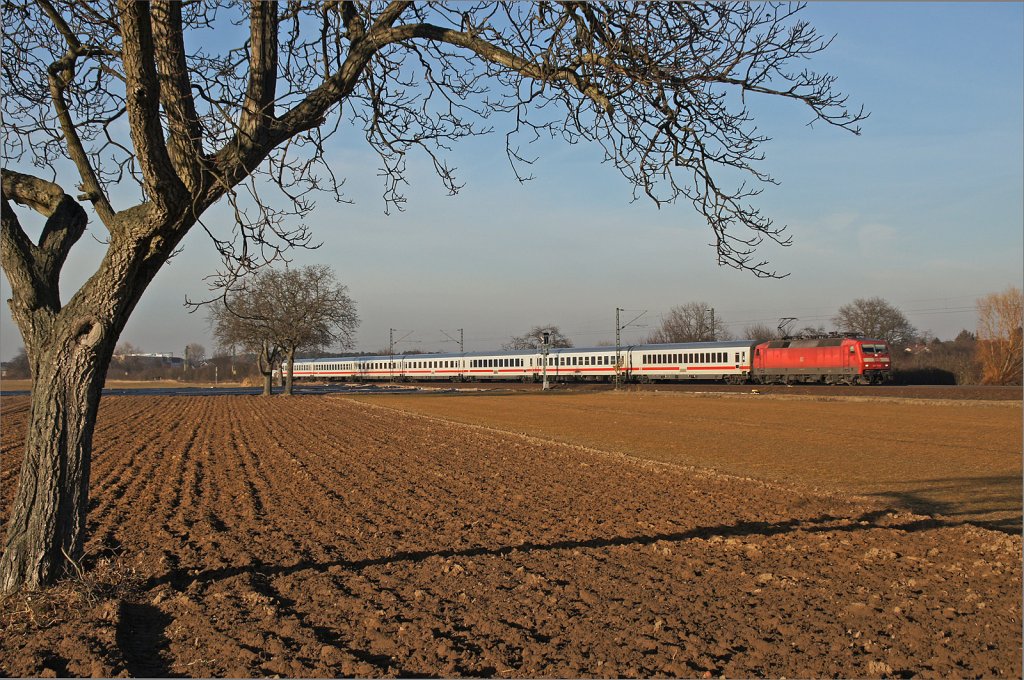 Br 120 mit IC 2054 Frankfurt(Main)Hbf - Saarbrcken Hbf bei Bickenbach(Bergstrae). 22.02.12