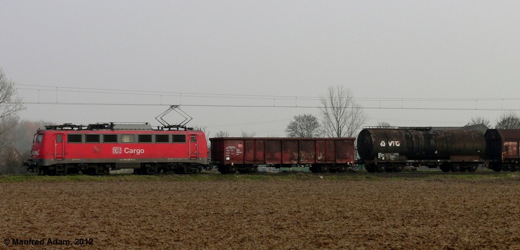 BR 140 013-4 am 01.03.2011 im Fischelner Bruch bei Krefeld, Strecke Neuss-Krefeld.