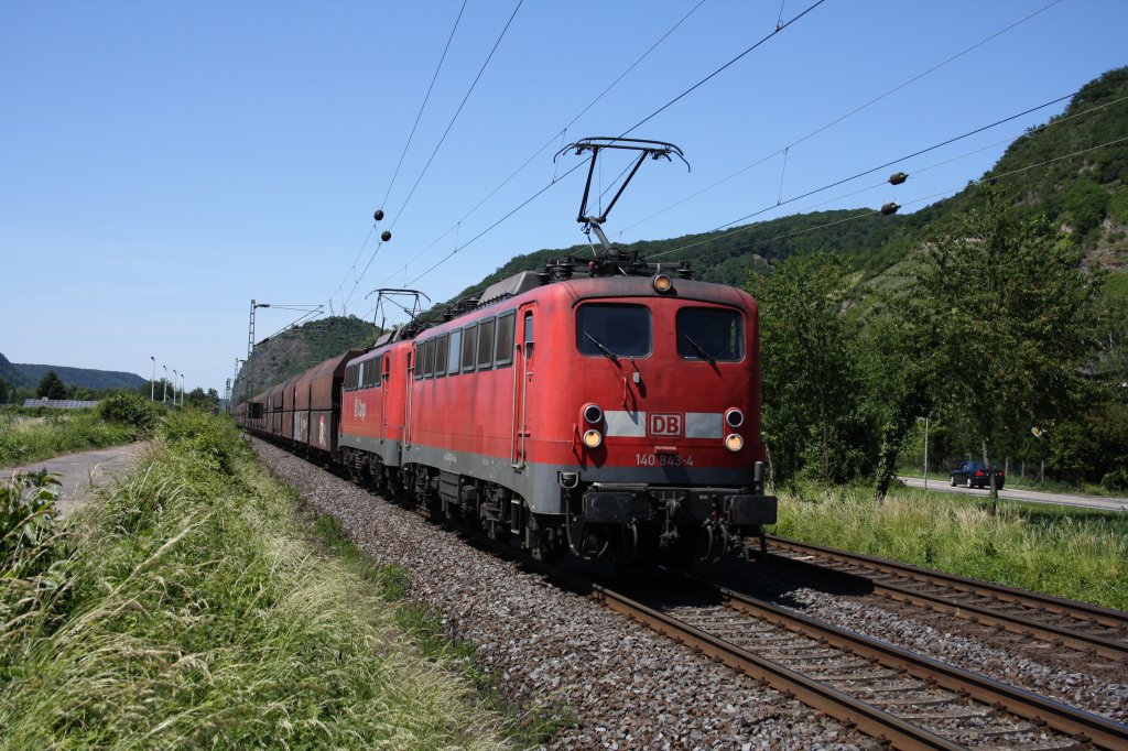 Br 140 im Doppelpack: Durchfahrt in Leutesdorf am Rhein am 02.06.2011