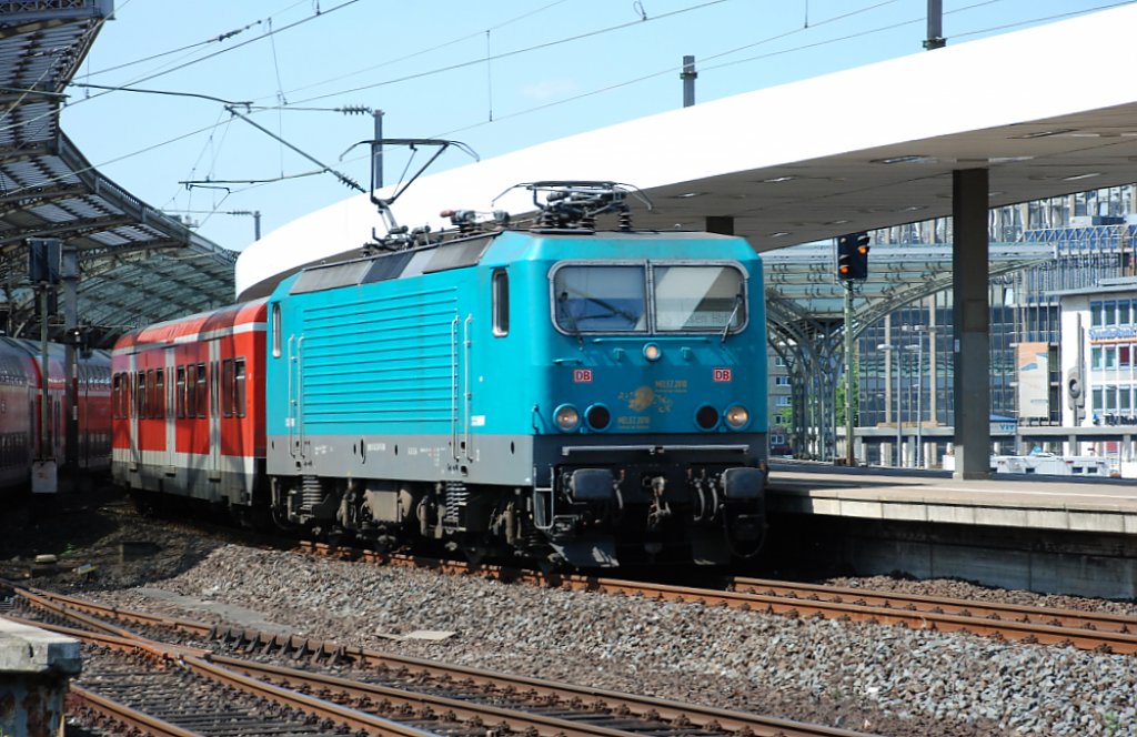 BR 143 247 mit  MELEZ 2010-Beklebung  als Zuglok einer S-Bahn-Rhein-Ruhr im Klner Hbf am 2.08.2011.