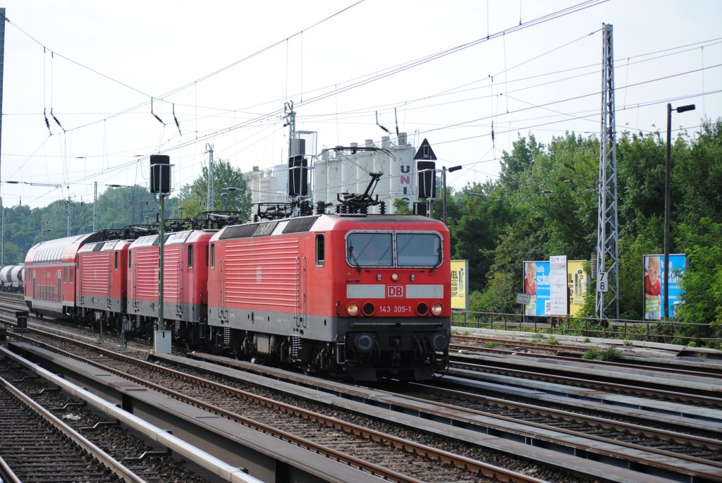 BR 143 mal 3 in Berlin Greifswalder Strasse am 11.08.2010