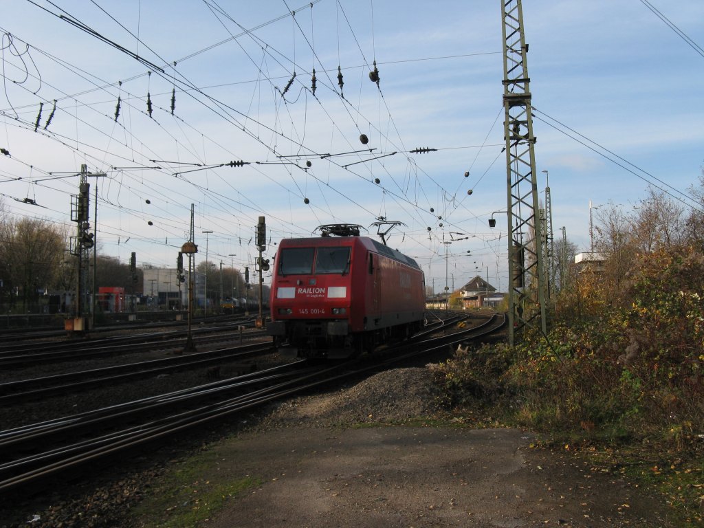 BR 145 001-4 von Railion rangiert in Aachen-West.
21.11.2010