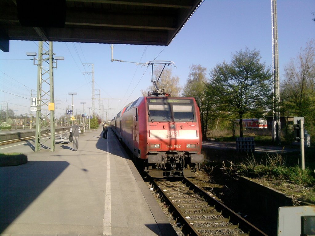 BR 146 002 mit 5 DOSTO an der Endstation Emmerich.
Zug RE5 von Emmerich nach Duisburg Hbf.
 