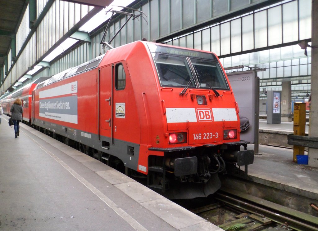 BR 146 223-3 am 16.11.2011 in Stuttgart HBF (oben)nach  Vaihingen Enz.