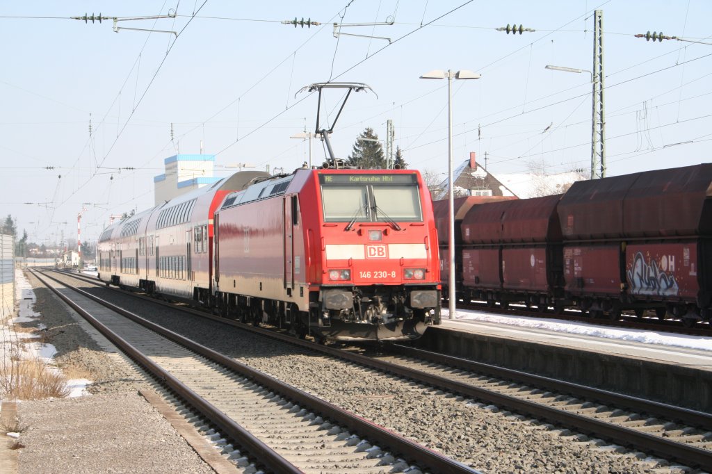 BR 146-230-8 schiebt RE nach Karlsruhe durch den Bahnhof Durmersheim 16.02.2010 11.42