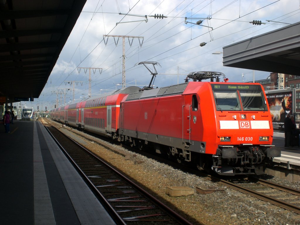 BR 146 als RE1 nach Hamm (Westfahlen) im Hauptbahnhof Essen.(18.7.2012) 