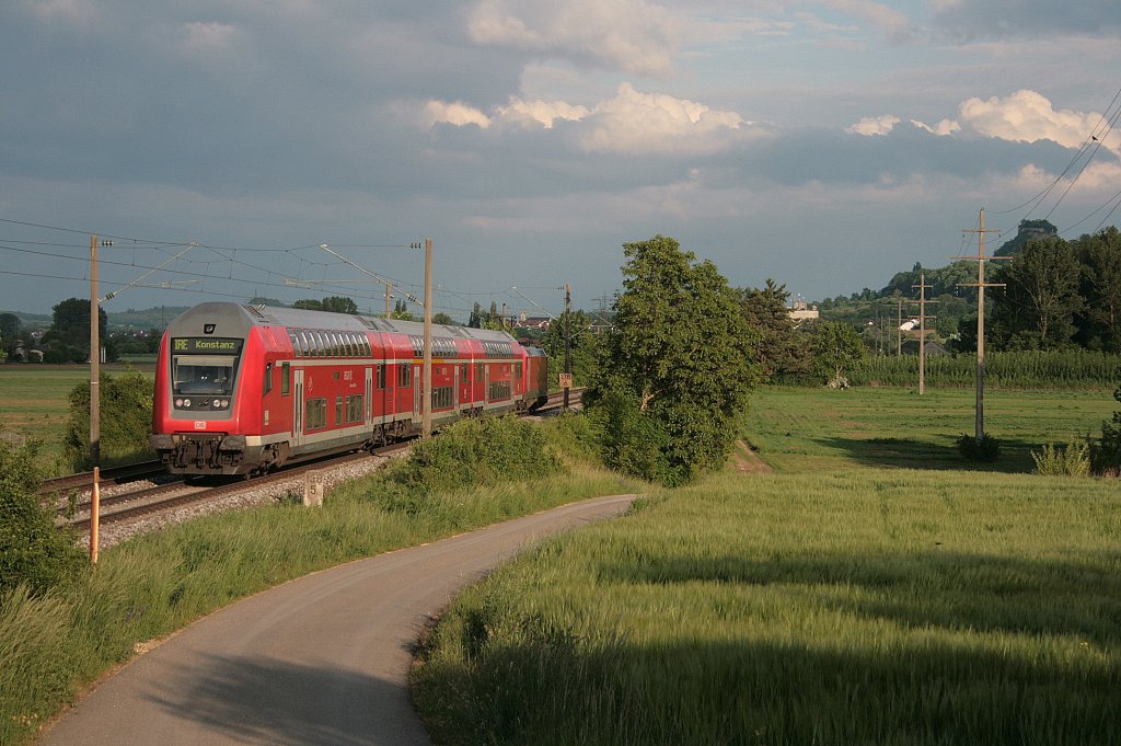Br 146.2 mit IRE 4729 Karlsruhe Hbf - Konstanz zwischen Welschingen und M�hlhausen. 28.05.10