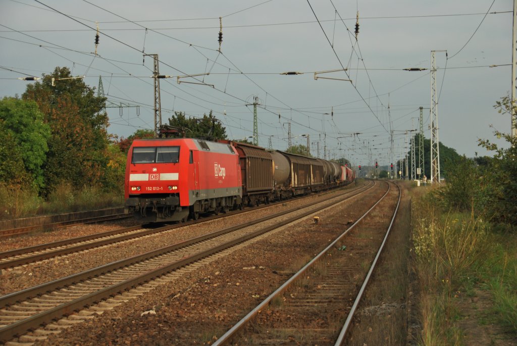 Br 152 012-1 mit ein mischer nach Seddin in Saarmund, 05/10/2010.