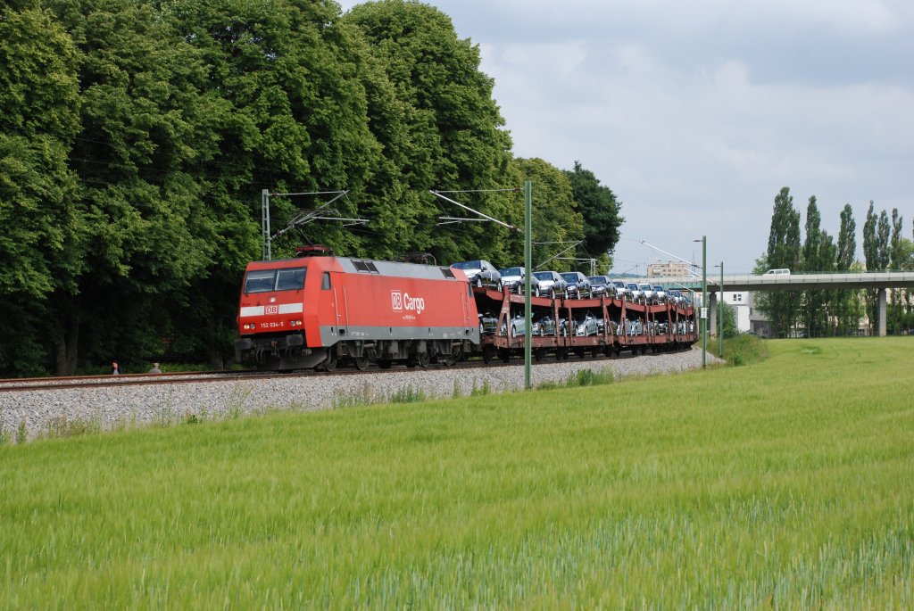 BR 152 034-5 mit einem Daimlerzug gerade bei der Ausfahrt aus Sindelfingen Richtung Kornwestheim. Bild wurde aufgenommen am 21.06.2010.