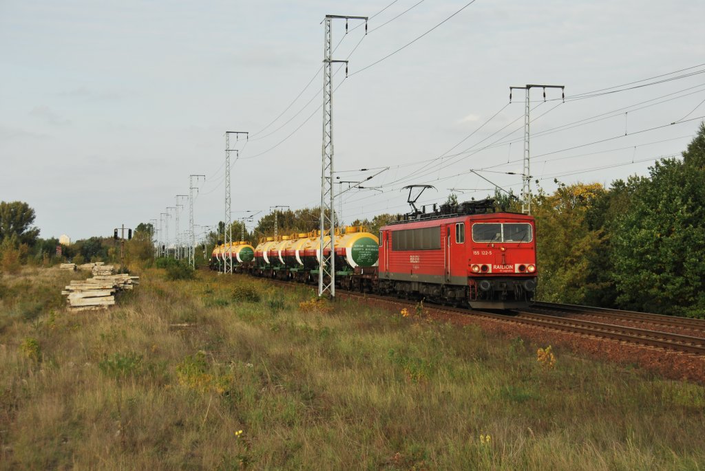 Br 155 122-5 mit Kesselzug durch der berliner Wuhlheide, 06/10/2010.