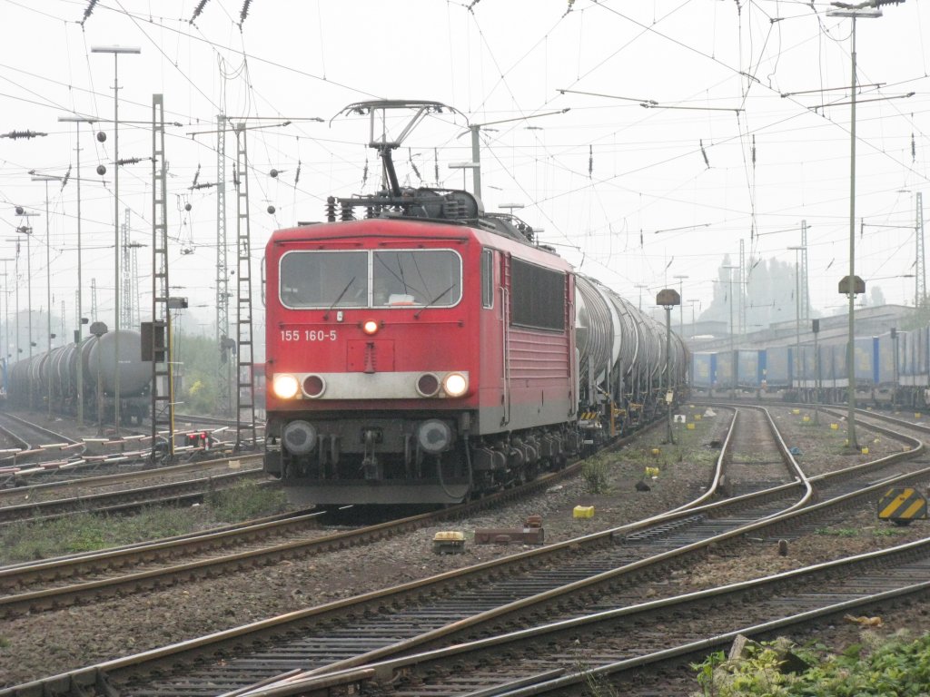 BR 155 160-5 fhrt mit einem Kesselzug von Aachen-West nach Kln. 17.10.2010