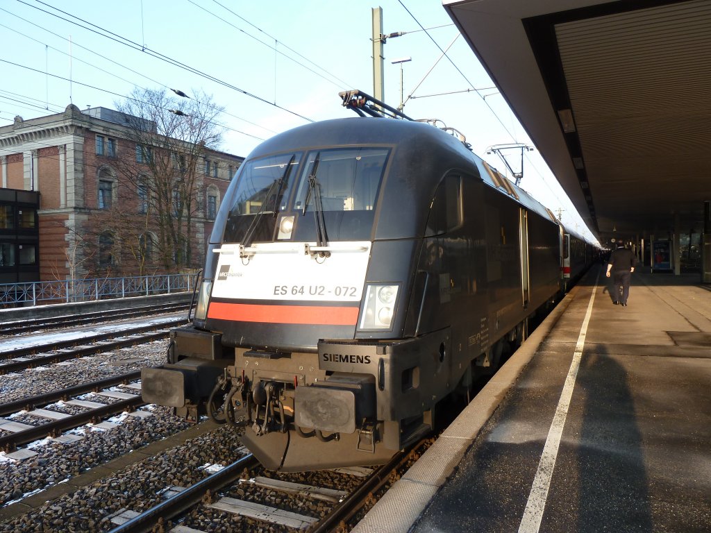 BR 182(ES64 U2-072) mit IC 2083 nach Berchtesgaden am Hauptbahnhof Hannover