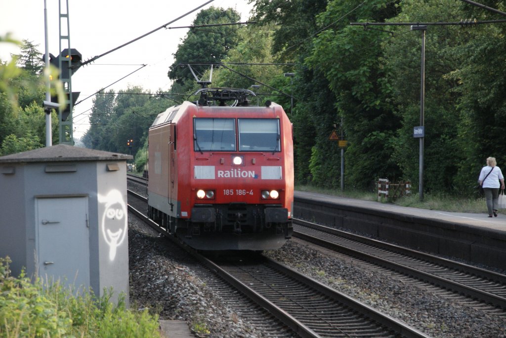 BR 185 186-4 fhrt am 28.6.´10 solo durch Kamen-Methler in Richtung Hamm