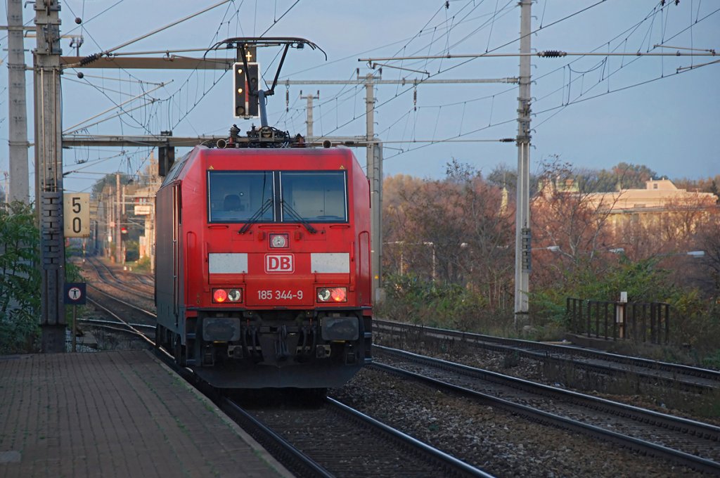 BR 185 344 am Nachmittag des 09.11.2009 in Wien Haidestrae, unterwegs Richtung Wien Erdbergerlnde.