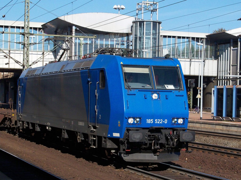 BR 185 522-0 (mit Gterzug), Durchfahrt am 22.10.2011 Kassel-Wilhelmshhe.