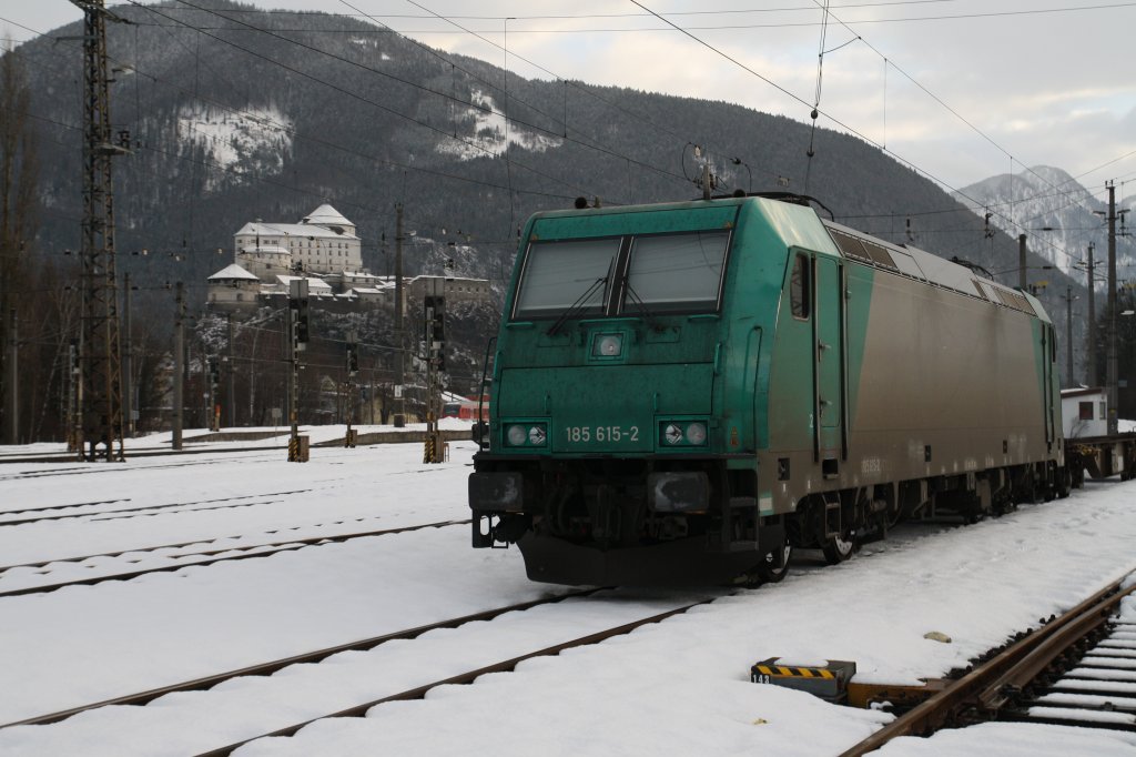 BR 185 615-2 abgestellt am 14.1.2012 im Bahnhof Kufstein. Die Lok wartet auf ihren Einsatz zurck nach Deutschland.
