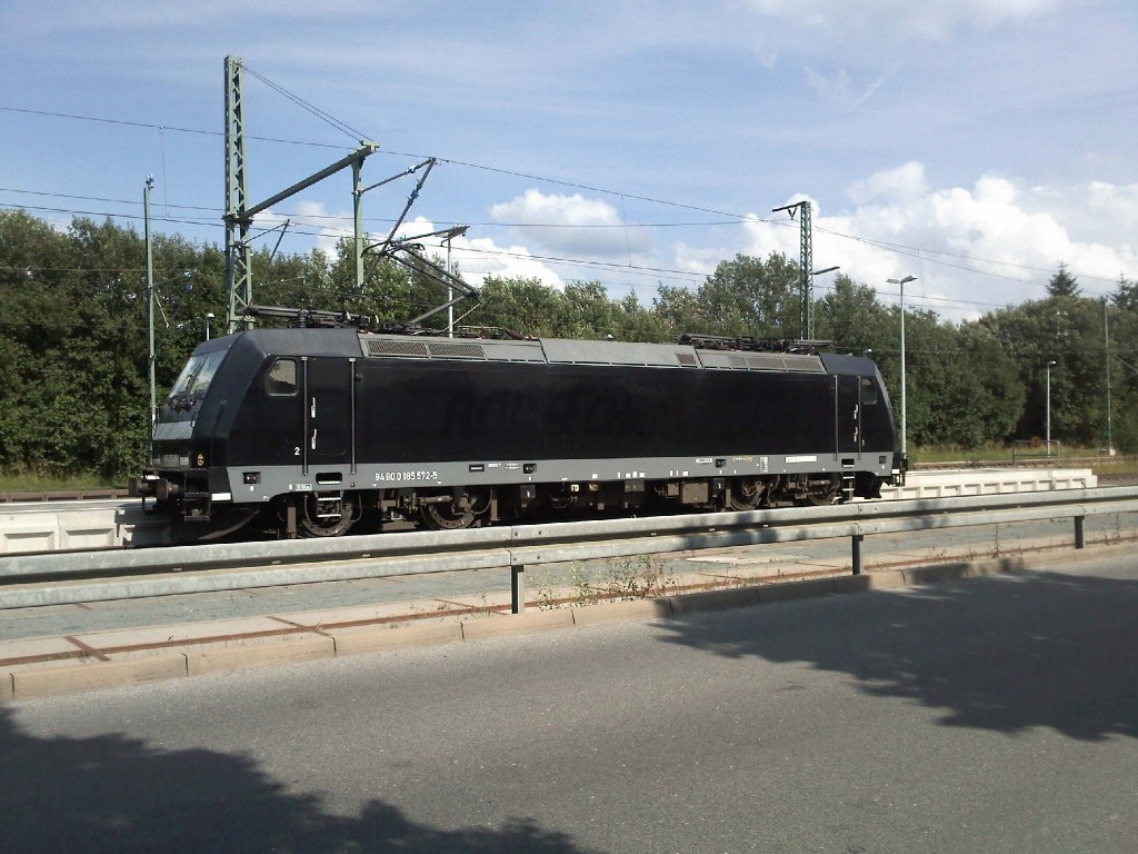 BR 185 als LZ bei der Durchfahrt des Bahnhof Steinbach am Wald