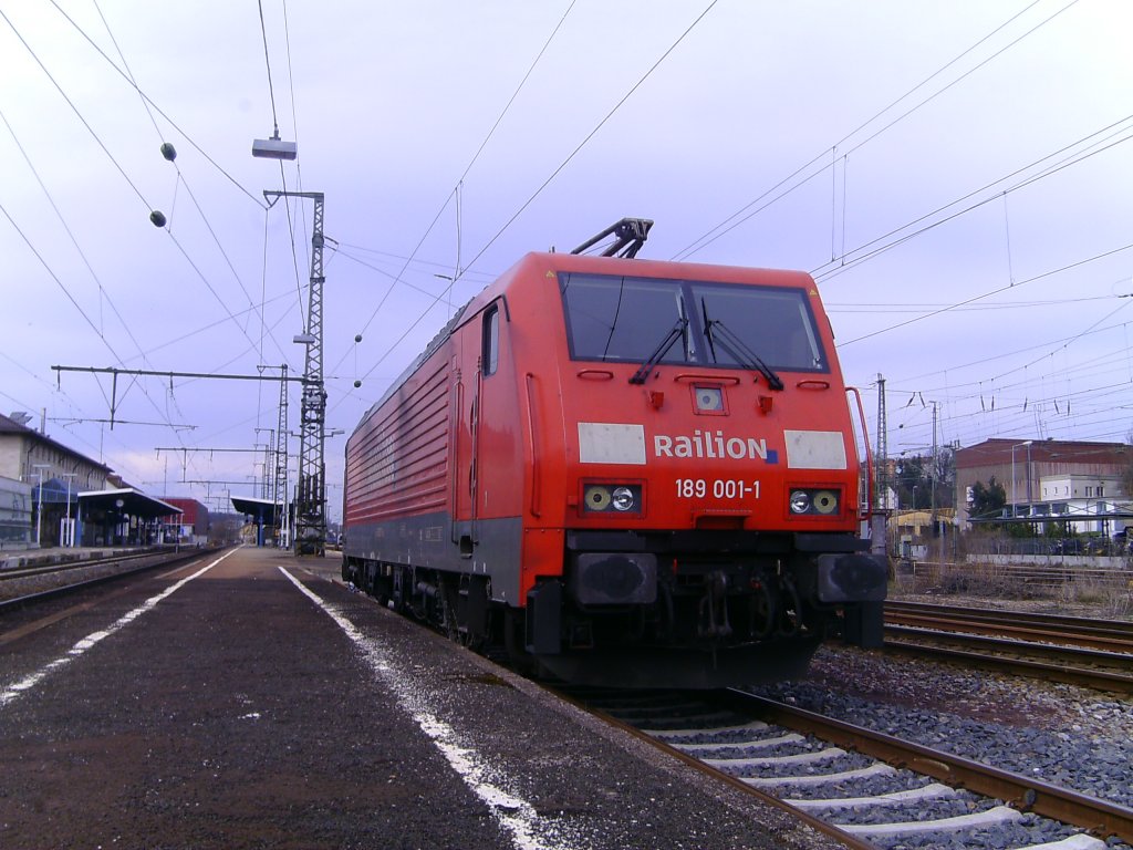 BR 189 001-1 wartet im Aalener Hbf am 30.3.2010 auf ihren Einsatz.(Fotograf 11 Jahre alt). 