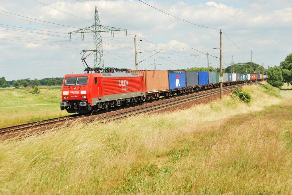 Br 189 010-2 mit ein Containerzug aus richtung Tschechien durch Nudow 24/06/2010.