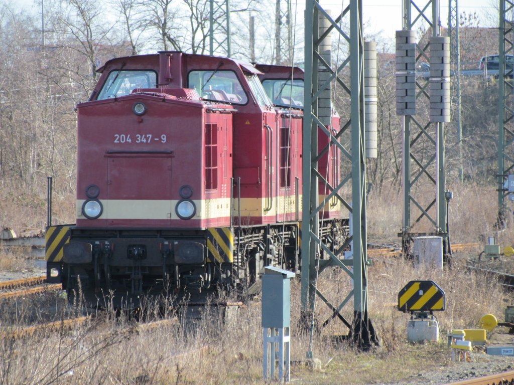 BR 204-347-9 und eine Schwestermaschine warten im Bahnhof von Stendal auf neue Aufgaben im Gterverkehr am 12.02.2011