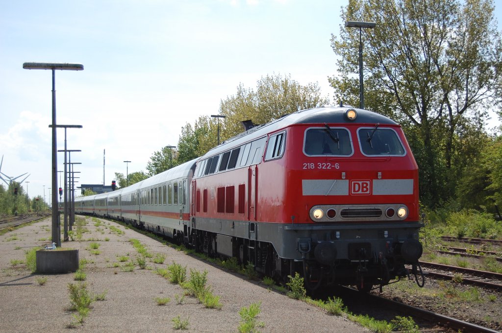 BR 218 322-6 fuhr am 29.05.2010 mit dem IC 2120 von Frankfurt (Main) Hbf nach Puttgarden in den Bahnhof Puttgarden ein.