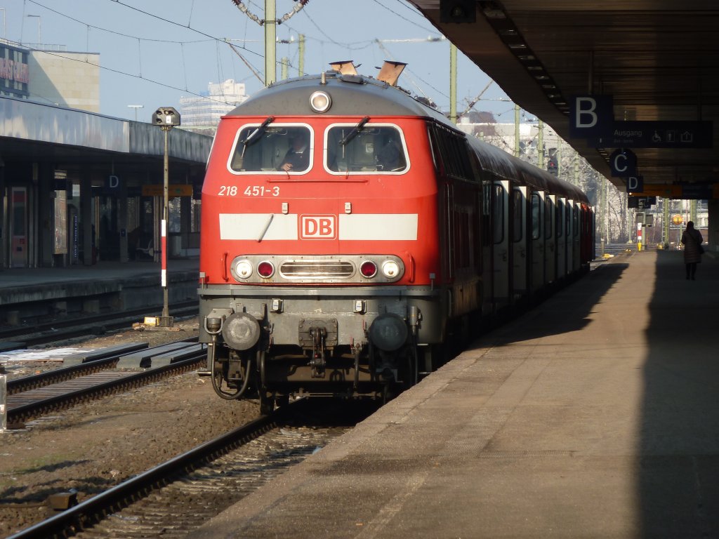 BR 218 451-3 mit RE 14065 nach Bad Harzburg in Hannover Hauptbahnhof