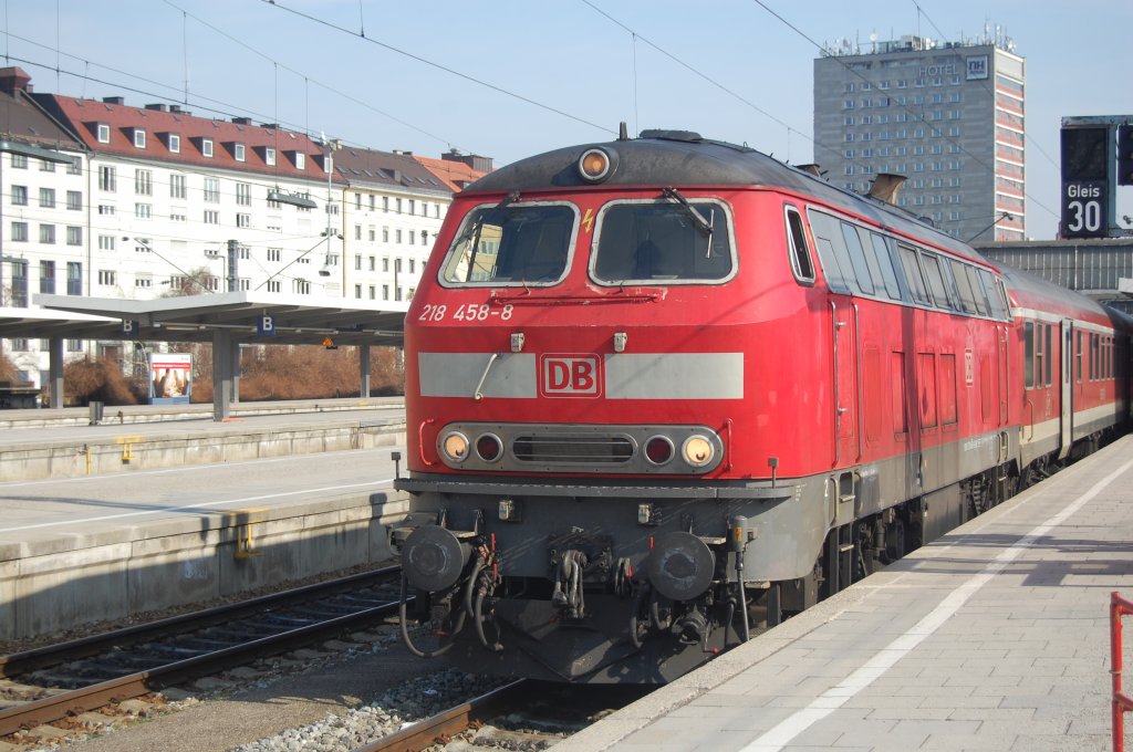 BR 218 458-8 am 3. M�rz 2012 in M�nchen (HBF)