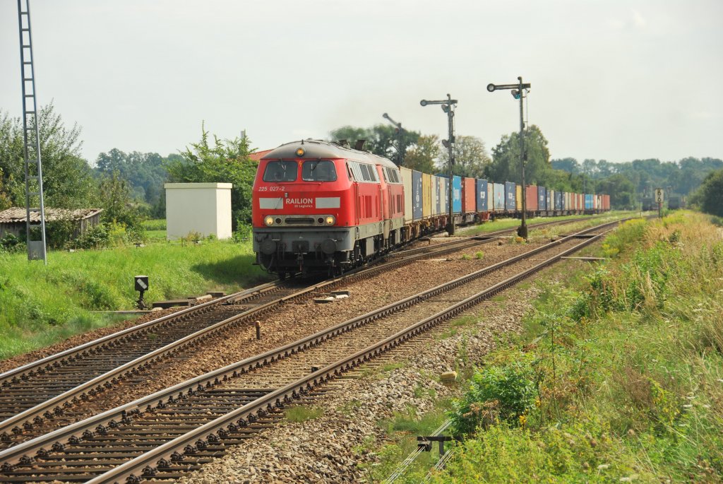 Br 225 027-2 + Br 225 xxx-x mit  Wacker-Shuttle  IKE 50536 nach Maschen in T Tssling, 20/08/2010.