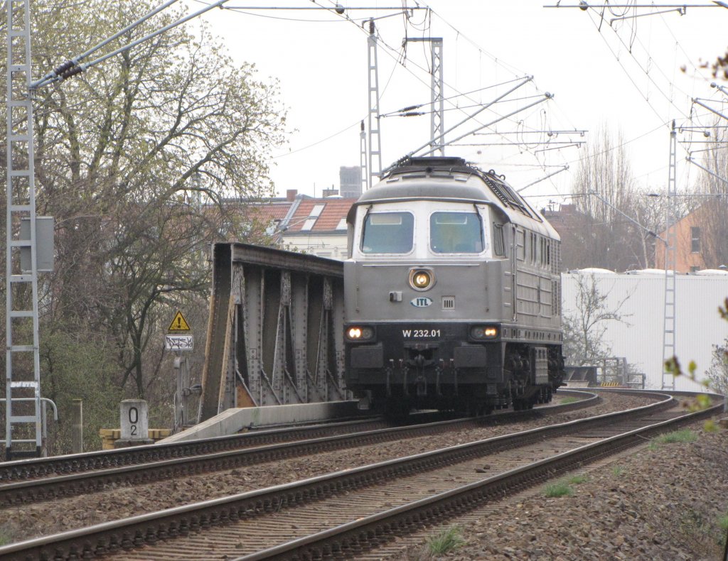 BR 232 der Firma ITL am Abzweig  Berlin Okn/Fal aufgenommen am 06.04.2010 es gibt auch ein kurzes Video unter Bahnvideo.de