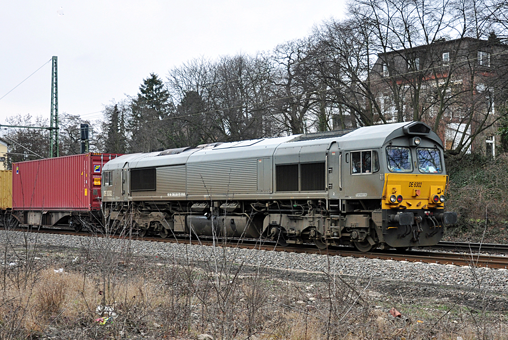BR 266 Class 66 - DE 6302 zieht Containerzug durch Bonn-Oberkassel - 07.03.2012