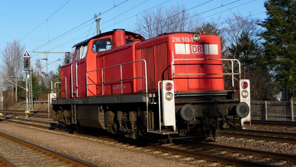 BR 290 513-1 wartet am 08.02.2011 im Bf Neumark/Sachs auf Grn.
