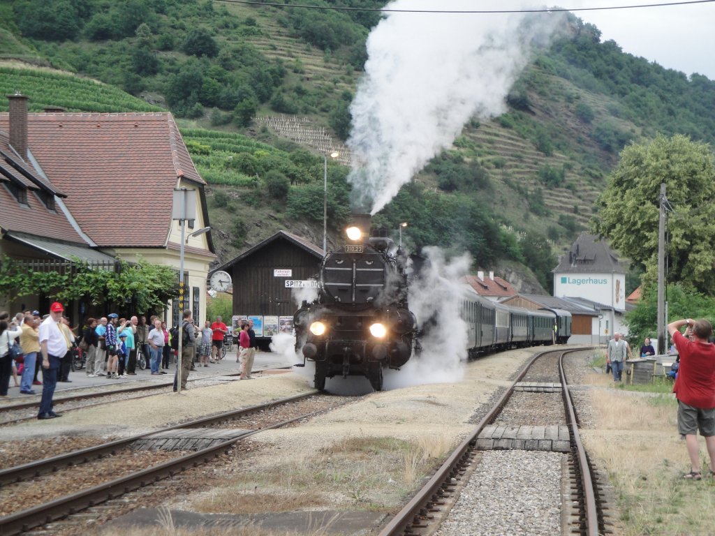 BR 310.23 gerade angekommen in Spitz an der Donau, 18.Juni