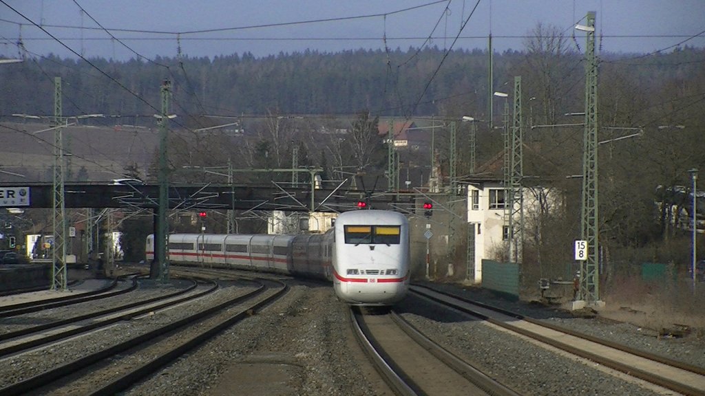BR 401 / ICE 1 als ICE Mnchen Hbf - Berlin Gesundbrunnen verlsst am 02.03.2012 den Bahnhof Kronach in Richtung Saalfeld. 