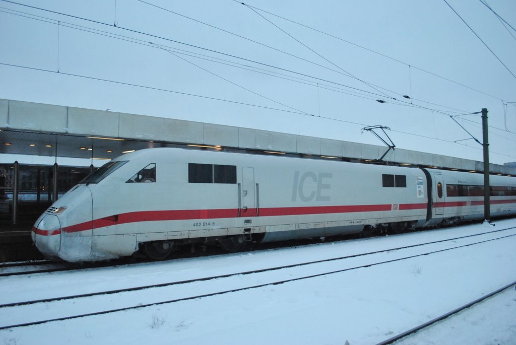BR 401 014-5, am 17.12.2010 in Hannover.