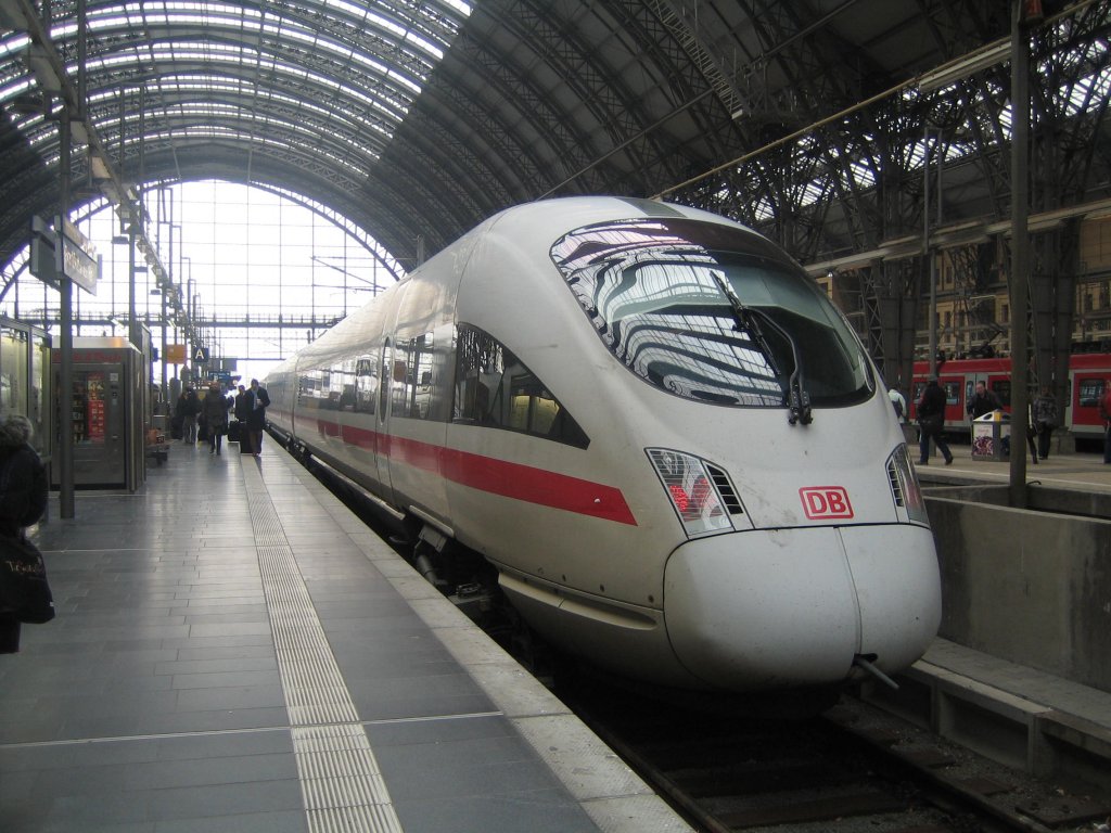 BR 411 570-5 als ICE 1025 im Frankfurter Hauptbahnhof.