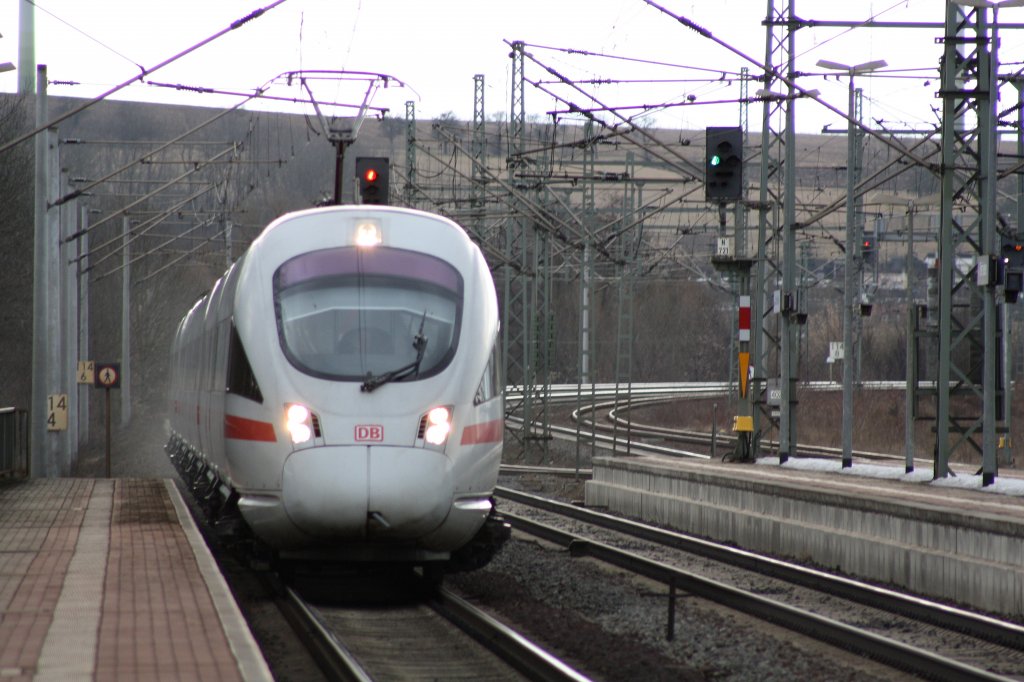 BR 411 als ICE 1547 konnte am 25.02.2010 in Erfurt-Bischleben abgelichtet werden.Danke an den Tf fr die Lichthupe.