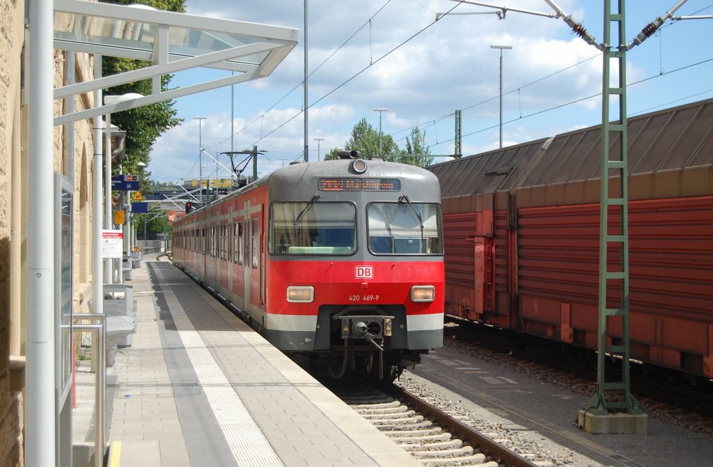 BR 420 469-9 hlt am 22. Juli 2012 auf der Rankbachbahn (S60) am Bahnhof Sindelfingen

