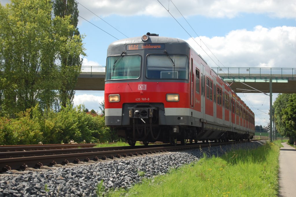 BR 420 969-8 fhrt am 22. Juli 2012 auf der Rankbachbahn (S60) zwischen Maichingen und Sindelfingen