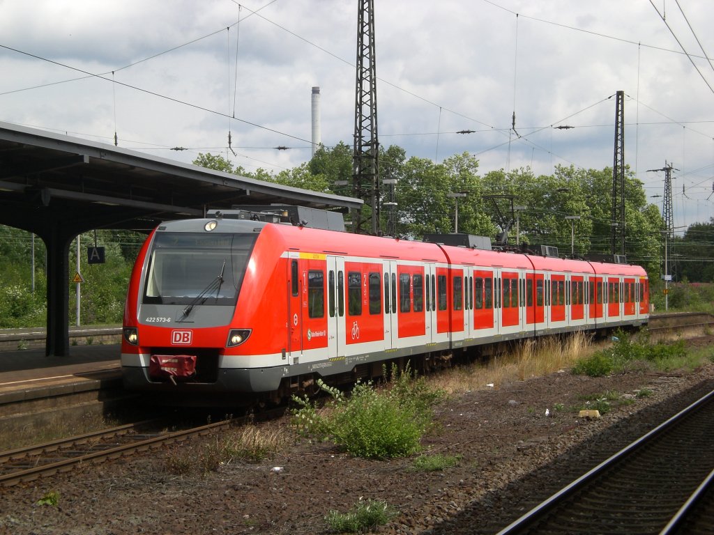 BR 422 als S2 nach Essen Hauptbahnhof am Hauptbahnhof Wanne-Eickel.(18.7.2012) 