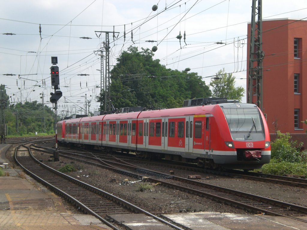 BR 422 als S8 am Hauptbahnhof M�nchengladbach.(10.7.2012) 