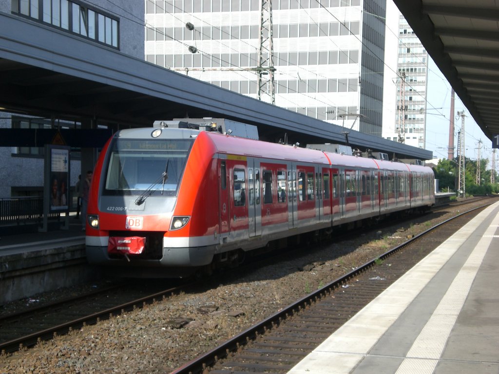 BR 422 als S9 nach Wuppertal Hauptbahnhof im Hauptbahnhof Essen.(3.7.2012)
 
