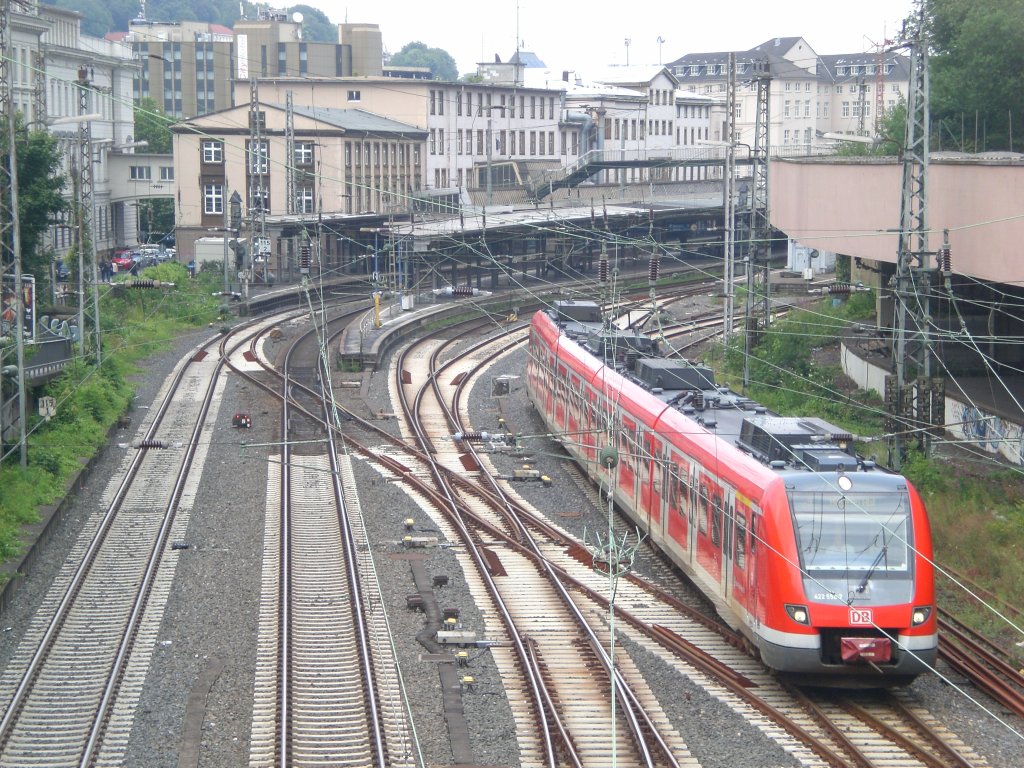 BR 422 als S9 nach Bottrop Hauptbahnhof am Hauptbahnhof Wuppertal.(17.7.2012) 