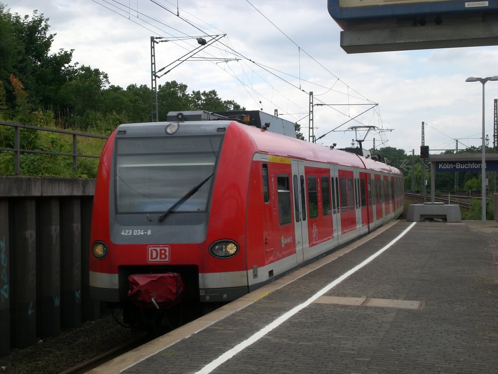 BR 423 als S11 nach S-Bahnhof Bergisch Gladbach im S-Bahnhof Kln-Buchforst.(9.7.2012) 