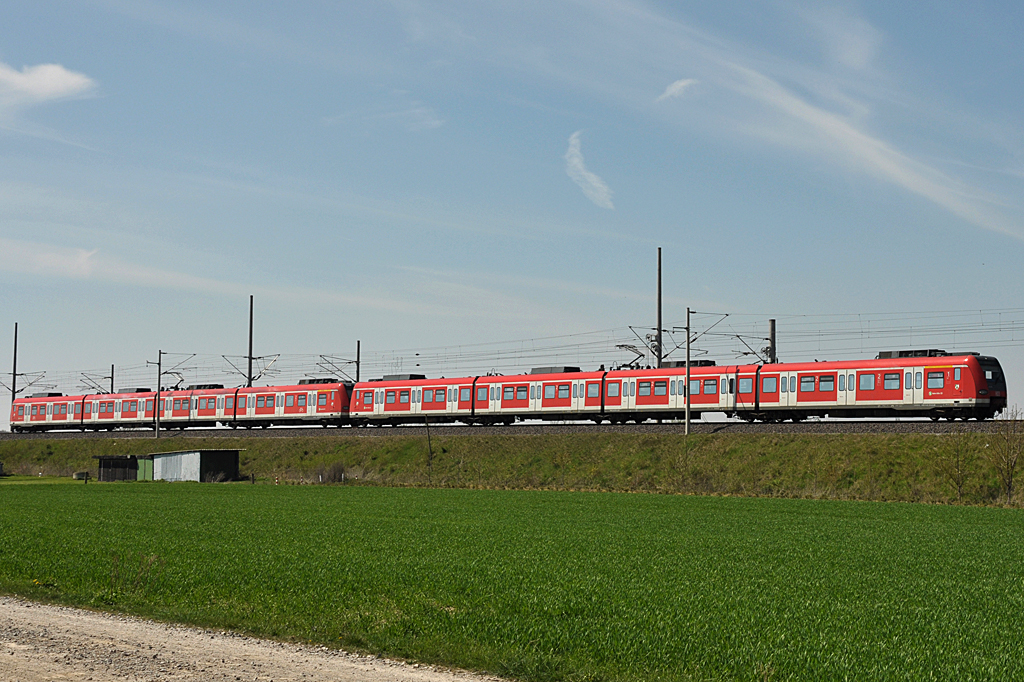 BR 423 der S-Bahn Kln zwischen Aachen und Kln (bei Buir) - 24.04.2013
