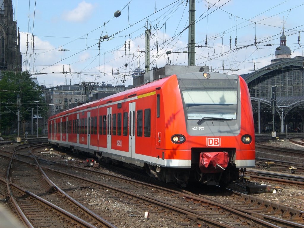 BR 425 als RB27 nach Koblenz Hauptbahnhof im Hauptbahnhof K�ln.(9.7.2012) 