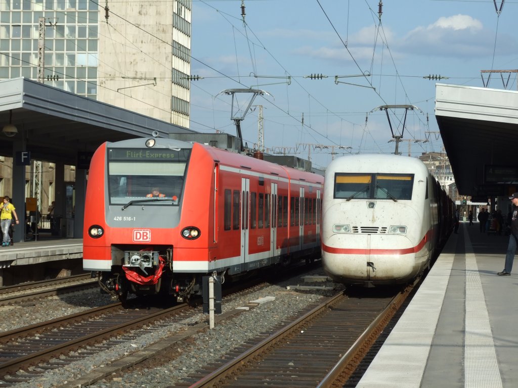 Br 426 und Br 402 stehen am 25.3.10 in Essen Hbf
Br 426 schreibt in Leiste Flirt-Express
