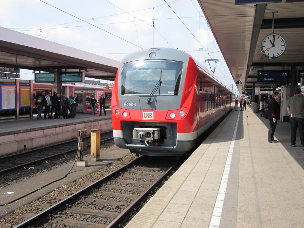 BR 440 303-6 ist am 29.5.10 in Nrnberg Hbf als RB nach Neustadt/Aisch Bahnhof bereit zur Abfahrt.