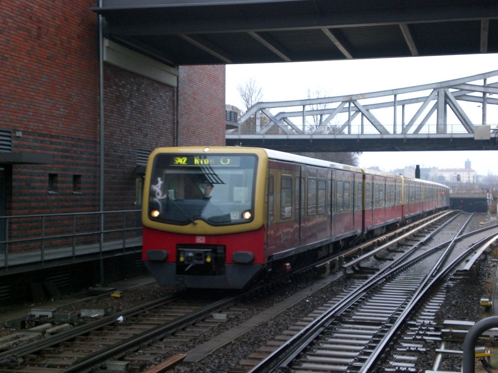 BR 481 als S41 ber Wedding,Westhafen und Beusselstrae im S+U Bahnhof Berlin Gesundbrunnen.(06.12.2009) 