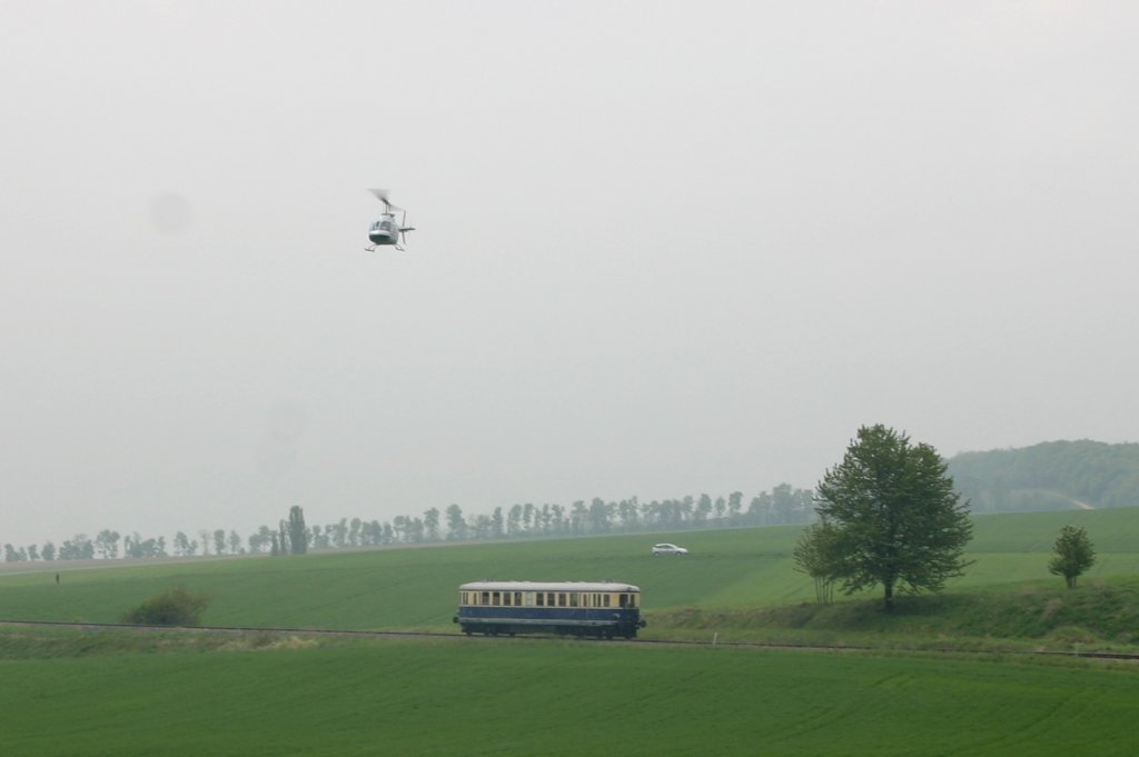 BR 5042 als EZ bei der Ausfahrt aus Ernstbrunn; 1.5.2011